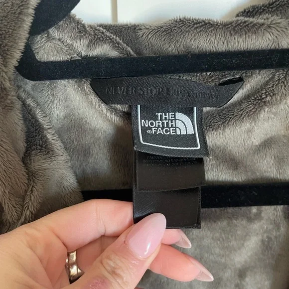 North Face Magenta water Proof Jacket with ultra soft lining - Picture 9 of 12